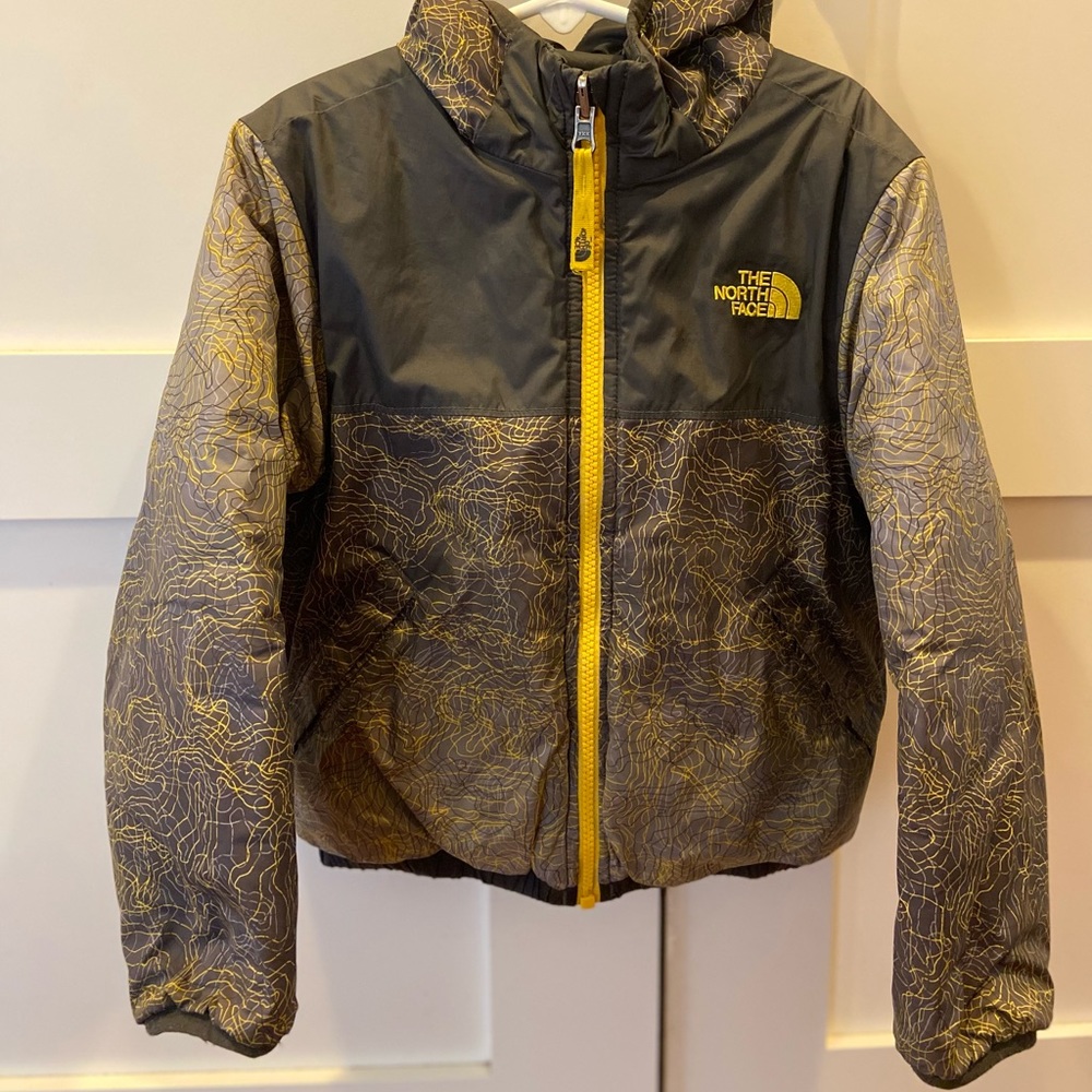 ❄️ Excellent condition boys 5T reversible North Face winter coat with hood ❄️